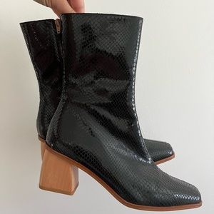 Paloma Wool Emilia Black Leather Boots Size 40 9 Snake Effect Shiny